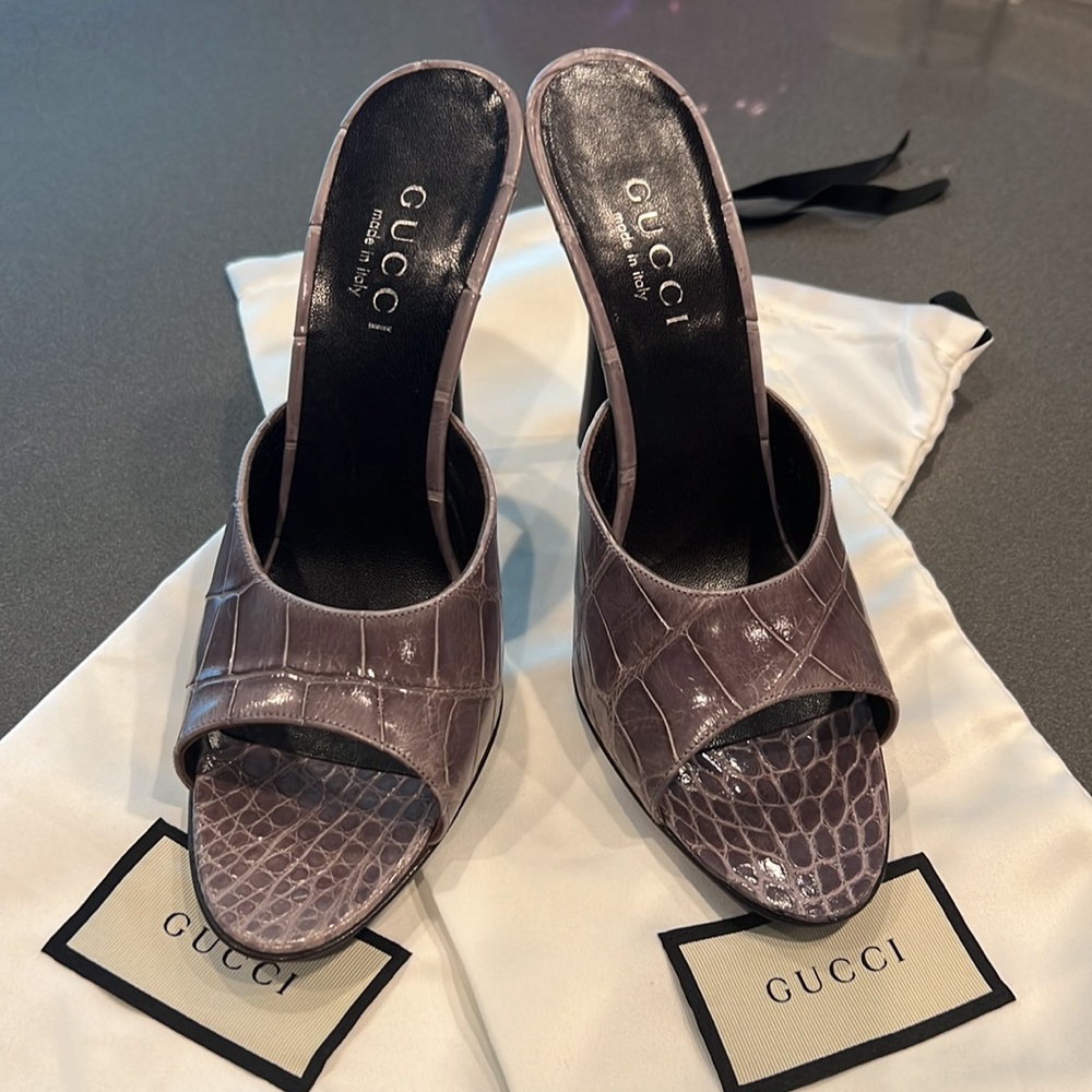 🔹Gucci Gray Heel Slides